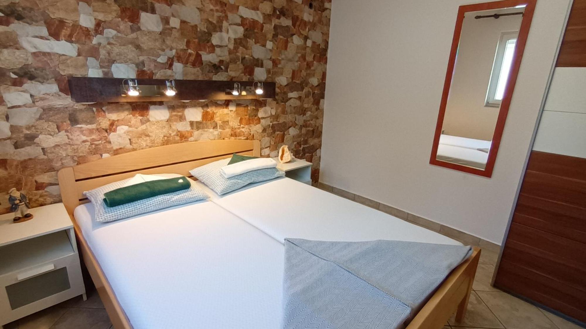 Ferienwohnung Bosi I Goli Starigrad Paklenica Exterior foto